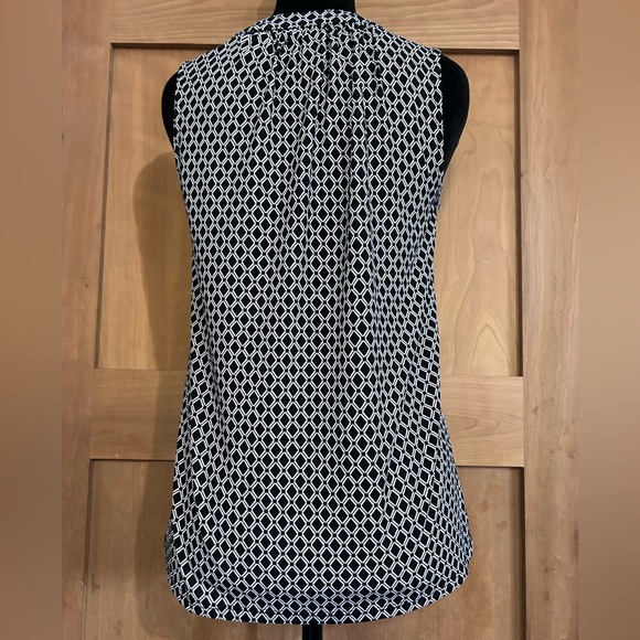 H&M Black and White Geometric Sleeveless Blouse - Picture 2 of 5